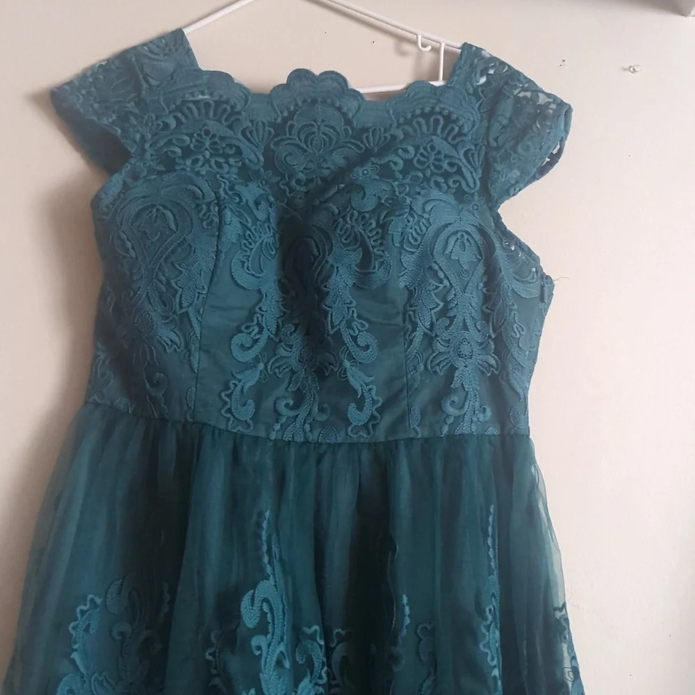Chi Chi Curve Laurel Dress - Picture 6 of 11